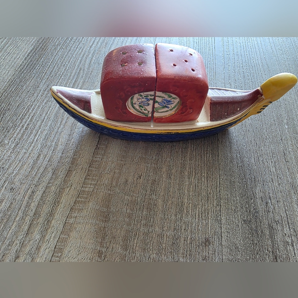 Decorative Gondola Salt and Pepper Shaker Set